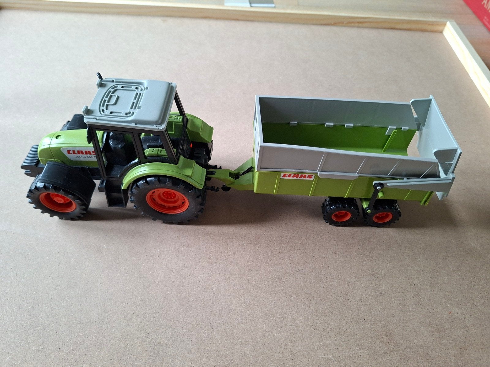Claas tractor met aanhanger, Ophalen, Gebruikt