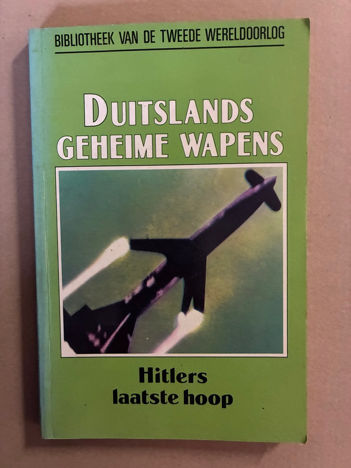 Duitslands geheime wapens - Hitlers laatste hoop, Boeken, Ophalen of Verzenden, Tweede Wereldoorlog, Gelezen, Overige onderwerpen