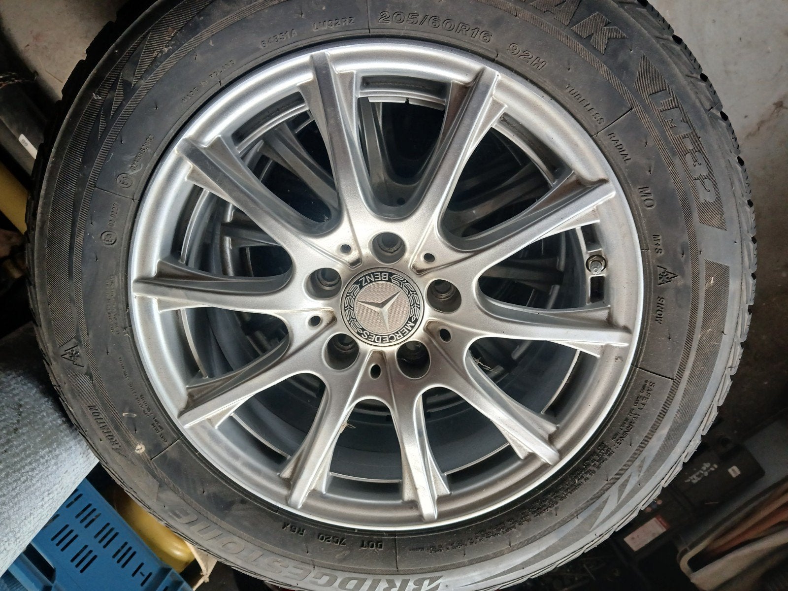 Mercedes aluminium velgen met winterbanden., Ophalen, 16 inch, Banden en Velgen, Mercedes.