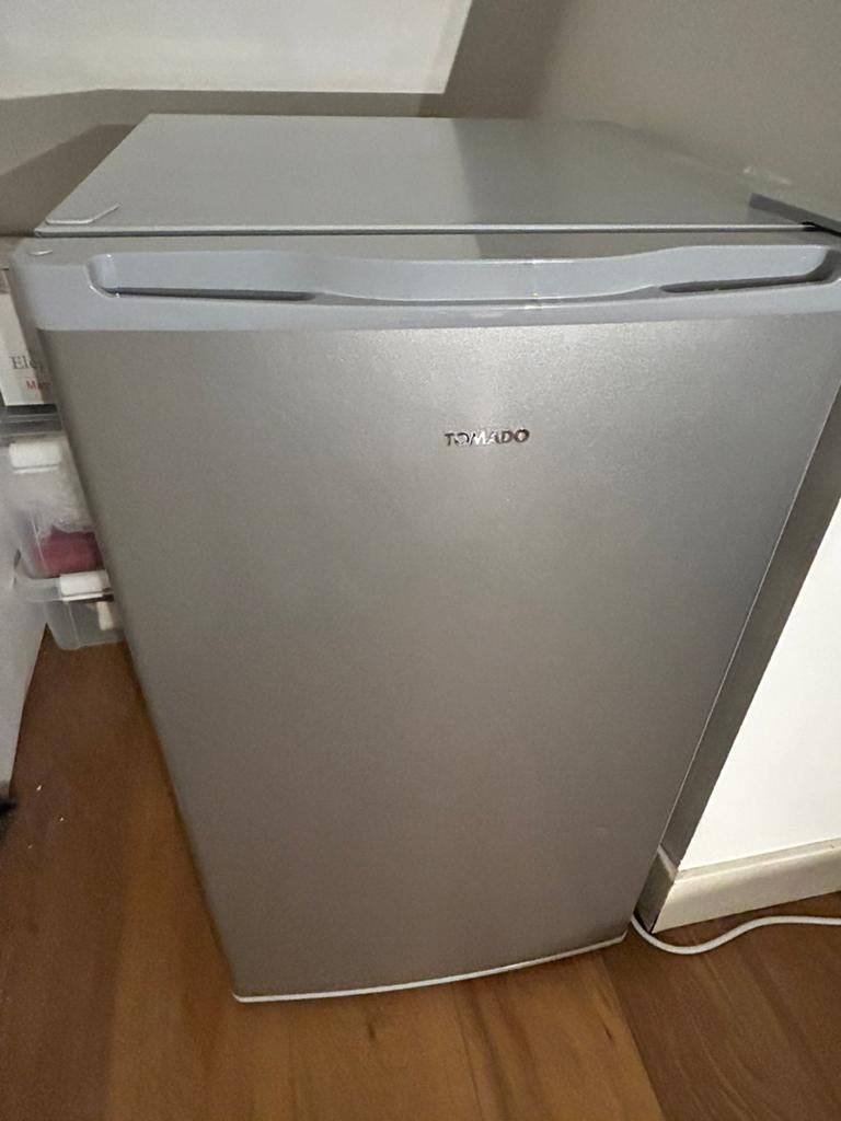 Tomado tafelmodel koelkast 91L, Zonder vriesvak, Zo goed als nieuw, Ophalen, 85 tot 120 cm