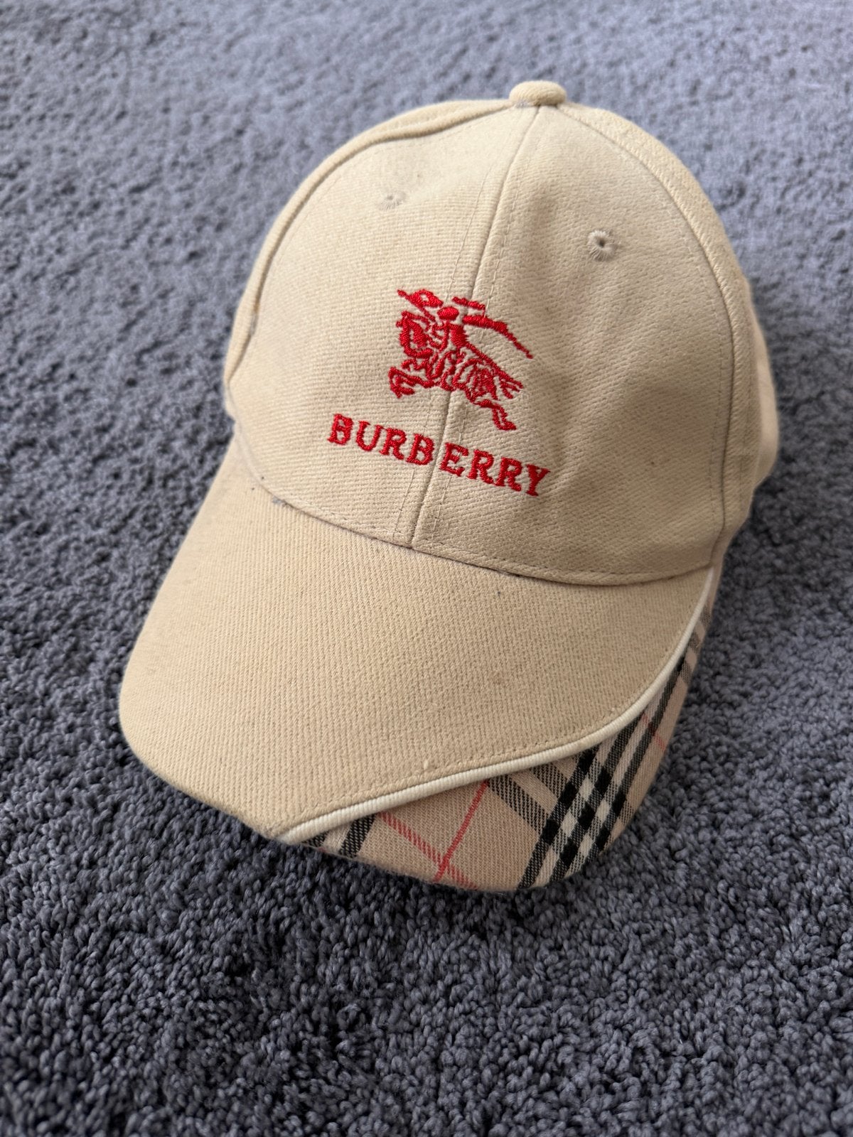 2 Burberry petjes - Beige en geruit, Ophalen of Verzenden, Gedragen, 58 cm (L, 7¼ inch) of meer, Pet