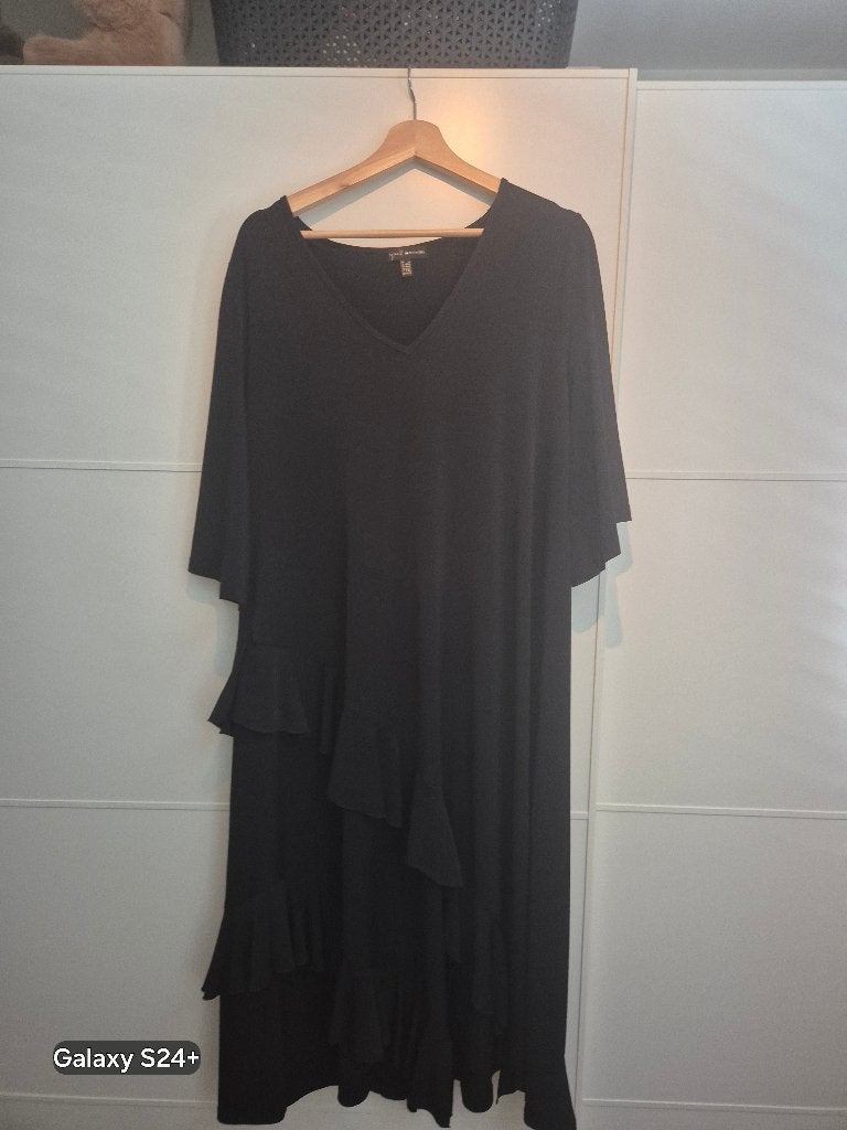 Zwarte  Lange Jurk van Yoek met ruches. Black Label., Yoek, Zwart, Maat 46/48 (XL) of groter, Ophalen of Verzenden