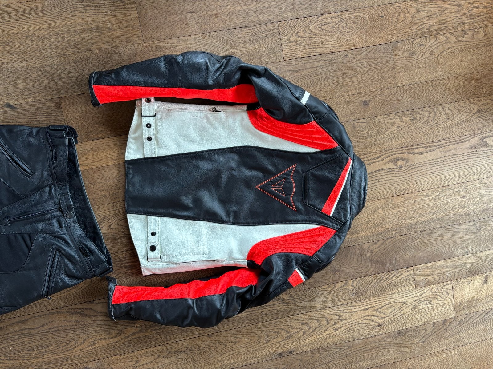 Dainese leren motorpak (jas en broek) - Maat 44, Motoren, Ophalen of Verzenden, Tweedehands, Dames, Jas | leer