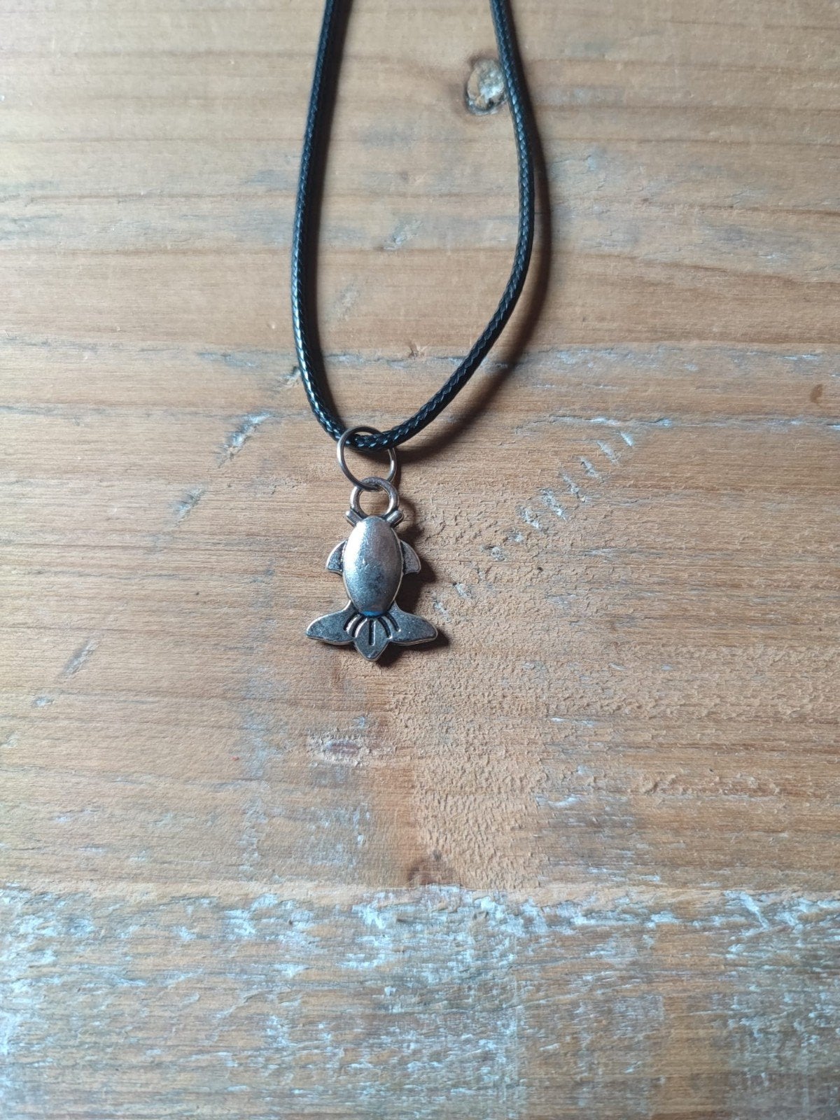 Nieuwe ketting met hanger, Zwart, Nieuw, Ophalen of Verzenden, Overige materialen