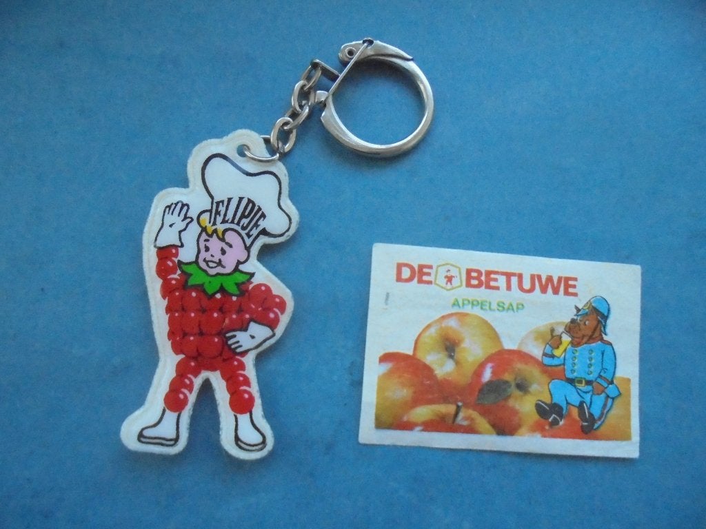 Oude sleutelhanger / luciferetiket FLIPJE uit TIEL / Betuwe, Ophalen of Verzenden, Zo goed als nieuw, Overige typen