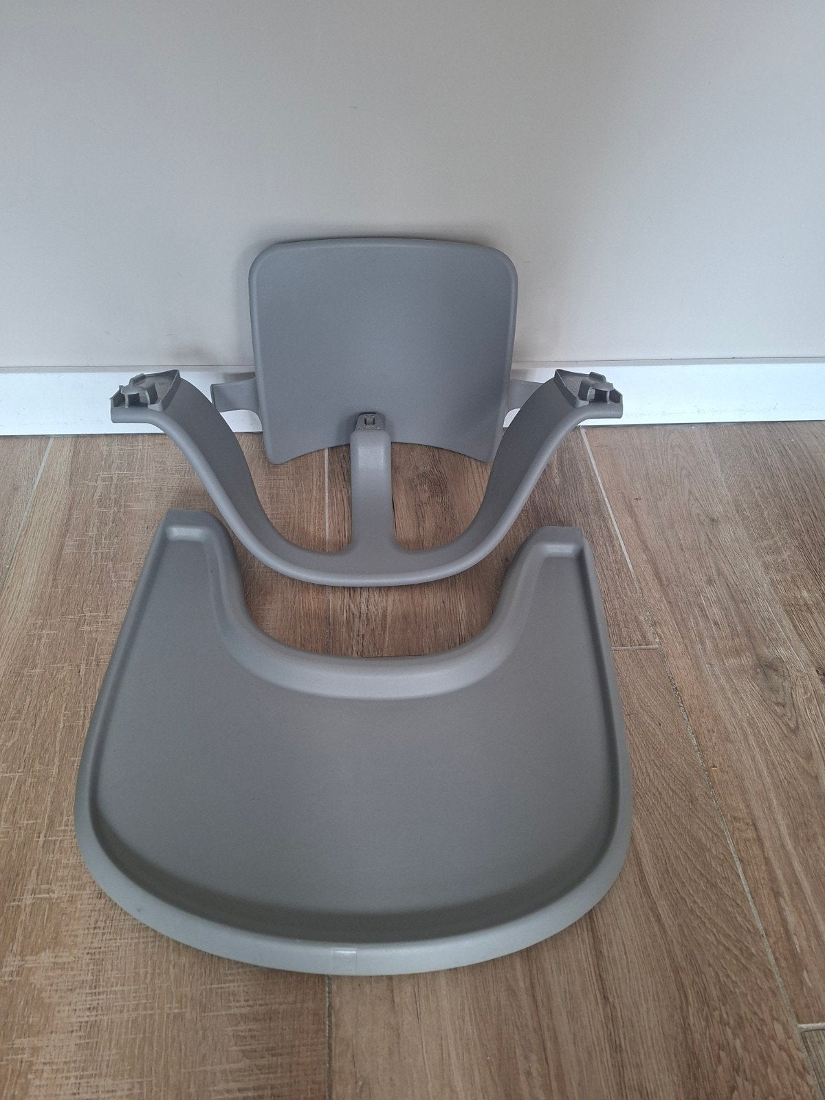 Stokke set (eetblad en stoelverkleiner) grijs, Kinderen en Baby's, Kinderstoelen, Ophalen, Zo goed als nieuw, Meegroeistoel