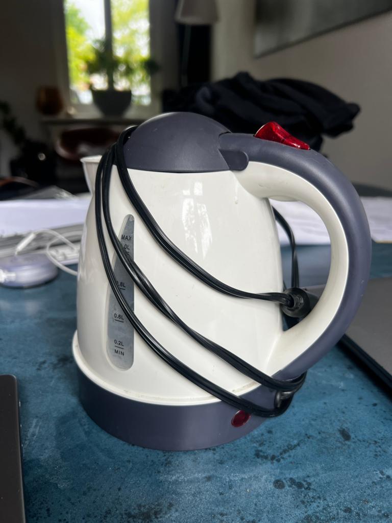 24 volt waterkoker voor auto, boot of op de camping, Witgoed en Apparatuur, Waterkokers, 1 tot 2 liter, Ophalen of Verzenden