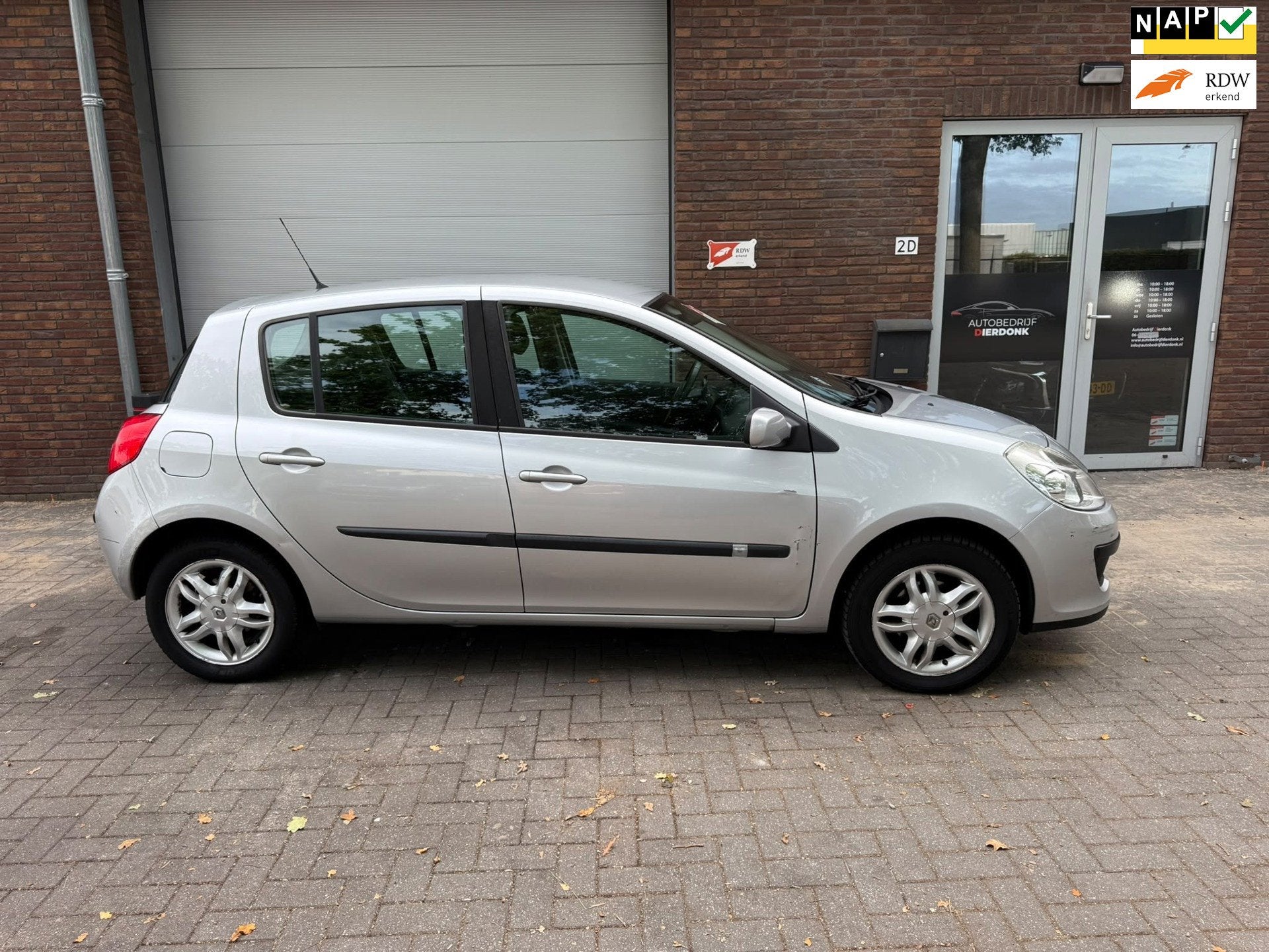 Renault Clio 1.6-16V Dynamique S|AUTOMAAT|NIEUWE APK|AIRCO, Auto's, Gebruikt, Zwart, 4 cilinders, 1165 kg