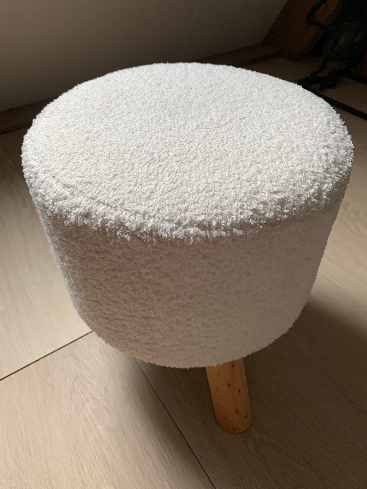 Decoratief krukje met vacht / poefje, Ophalen, Gebruikt, Rond, Minder dan 50 cm