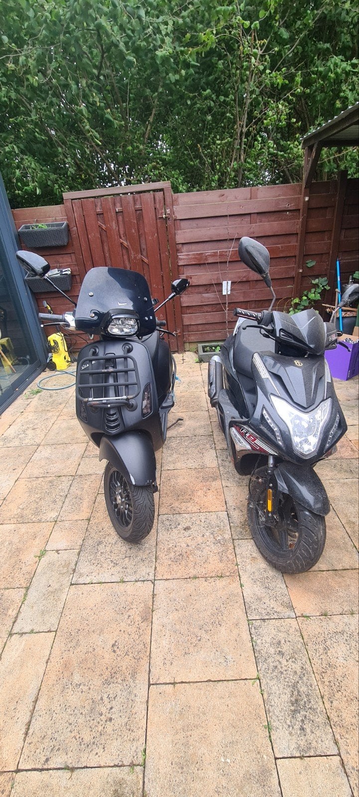 Vespa Sprint en BTC R8 Scooter te koop, Fietsen en Brommers, Ophalen, Gebruikt, Benzine, Vespa