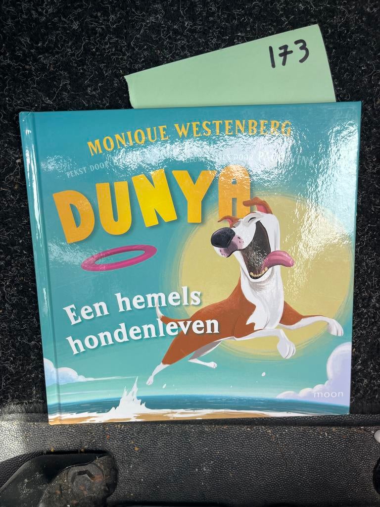 Dunya: Een hemels hondenleven - Monique Westenberg, Ophalen of Verzenden, Zo goed als nieuw, Fictie algemeen