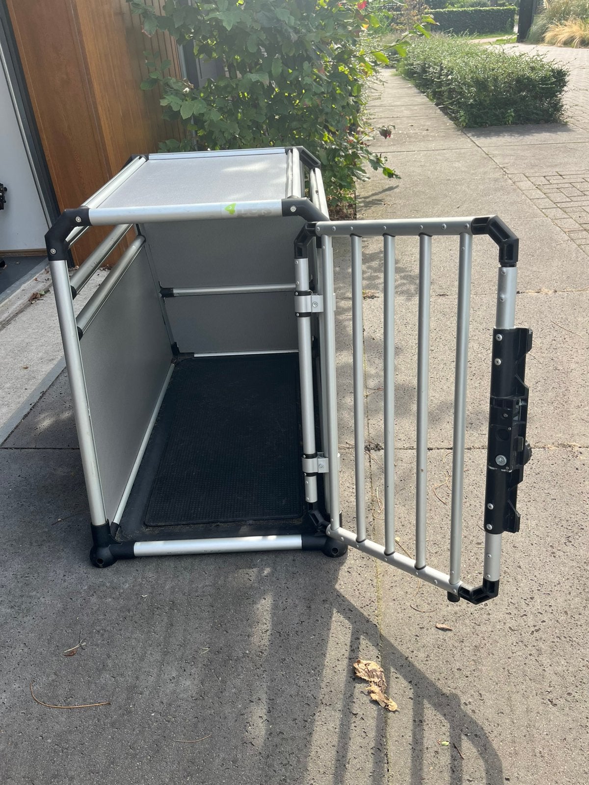 Hondenbench geheel van aluminium zo goed als nieuw, Dieren en Toebehoren, Hondenhokken, Ophalen, Zo goed als nieuw, 75 tot 110 cm