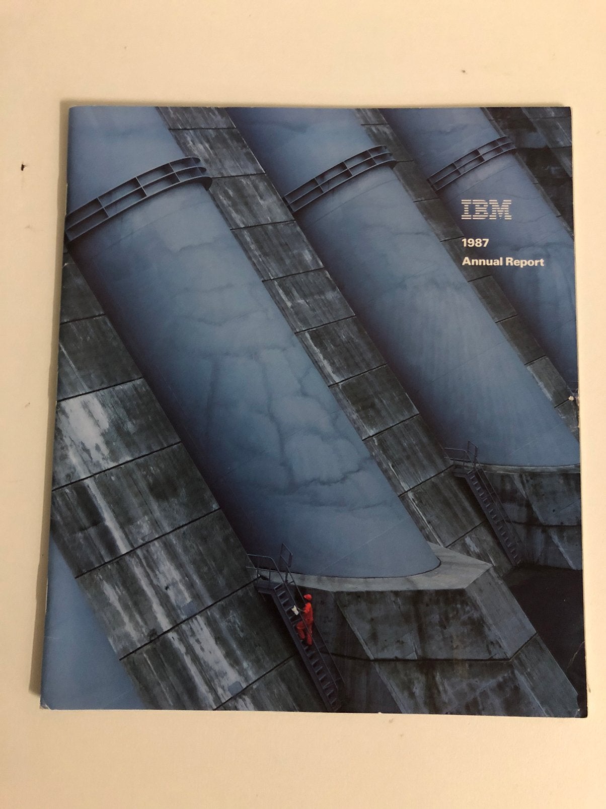 Foto 2 van IBM Anual Reports 1982,1984,1986,1987