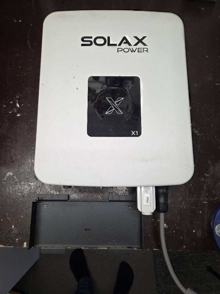Solax Omvormer voor zonnepanelen, Doe-het-zelf en Verbouw, Zonnepanelen en Toebehoren, Ophalen, Gebruikt, Overige typen, 200 wattpiek of meer