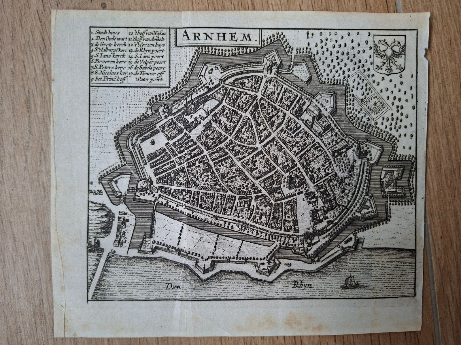 73 / fraaie originele kopergravure Arnhem uit ca 1700, Cartografie, Gravure, 13 cm, 11 cm
