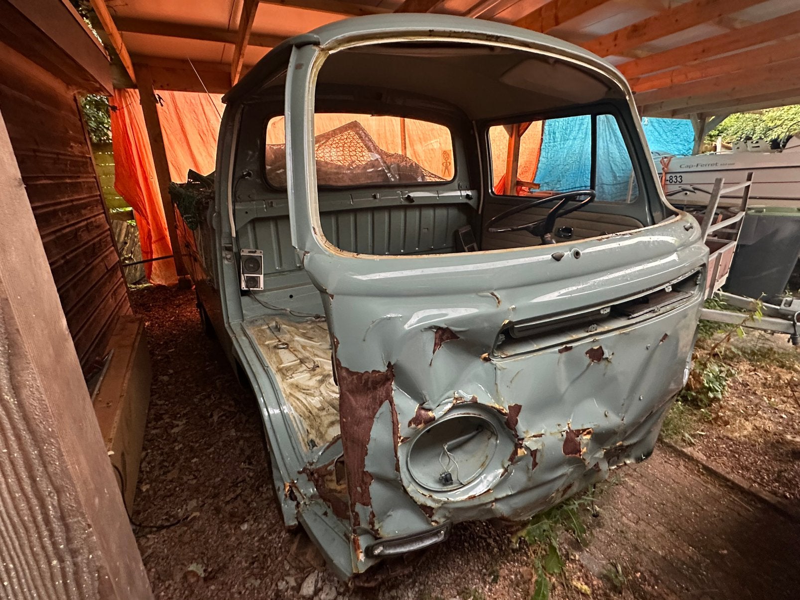 T2a pickup 1969 met schade, Ophalen, Volkswagen, Motorkap