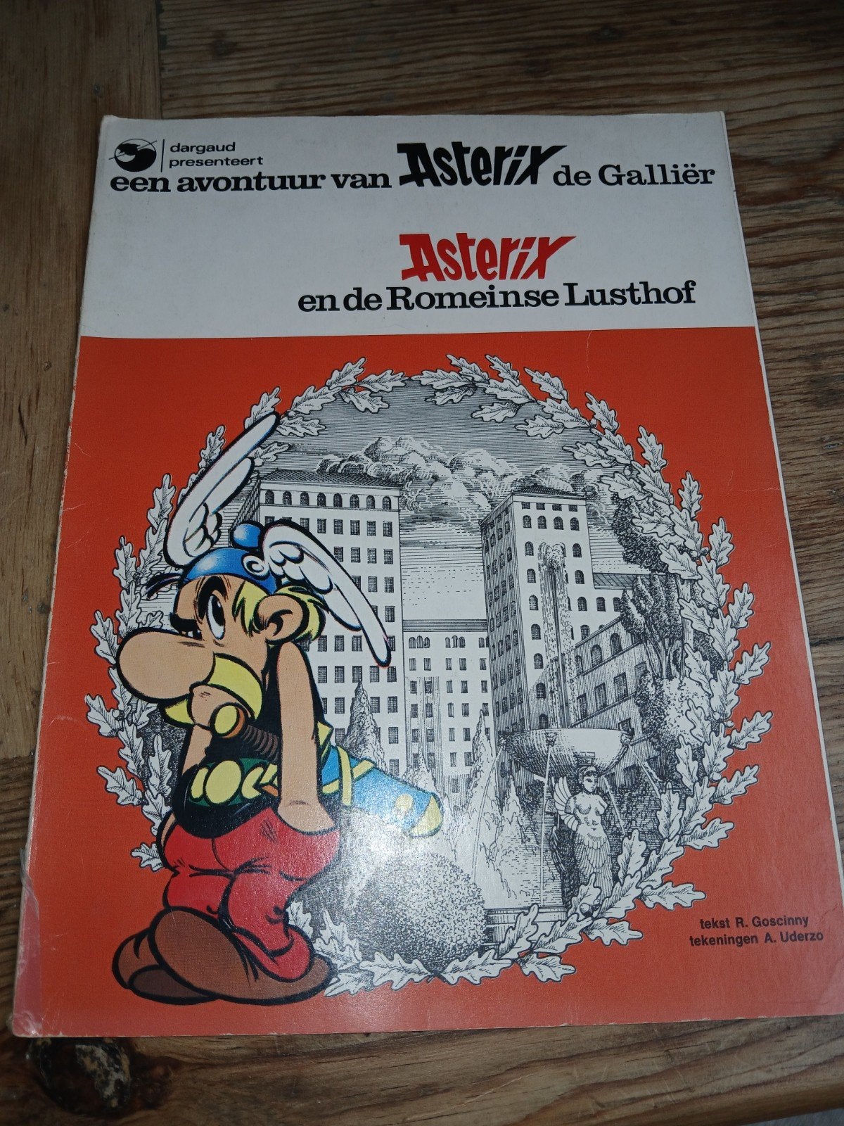 Asterix en de Romeinse Lusthof - Stripboek, Ophalen of Verzenden