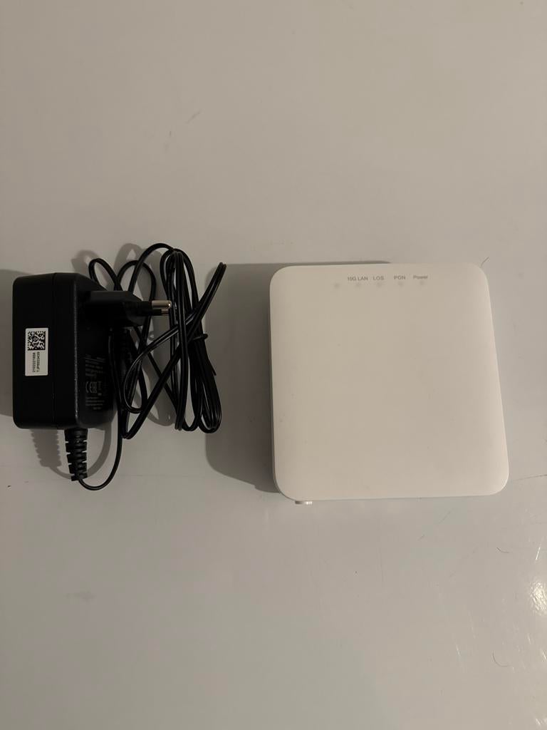 Huawei OptiXstar HN8010Ts-20 XGS-PON Terminal, Computers en Software, Routers en Modems, Zo goed als nieuw, Router met modem, Ophalen of Verzenden