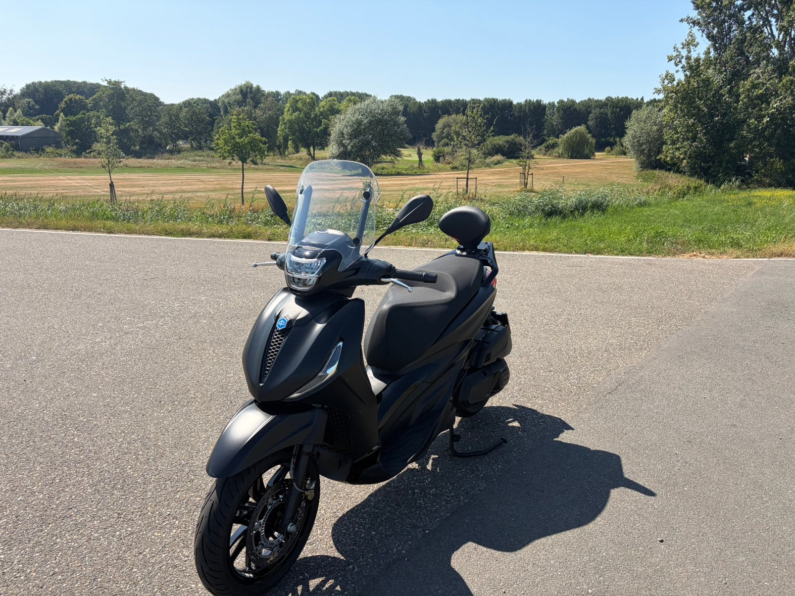 Piaggio beverly 400 2024 met handvatverwarming, Motoren, Motoren | Piaggio, 400 cc, Scooter, Particulier, Automaat
