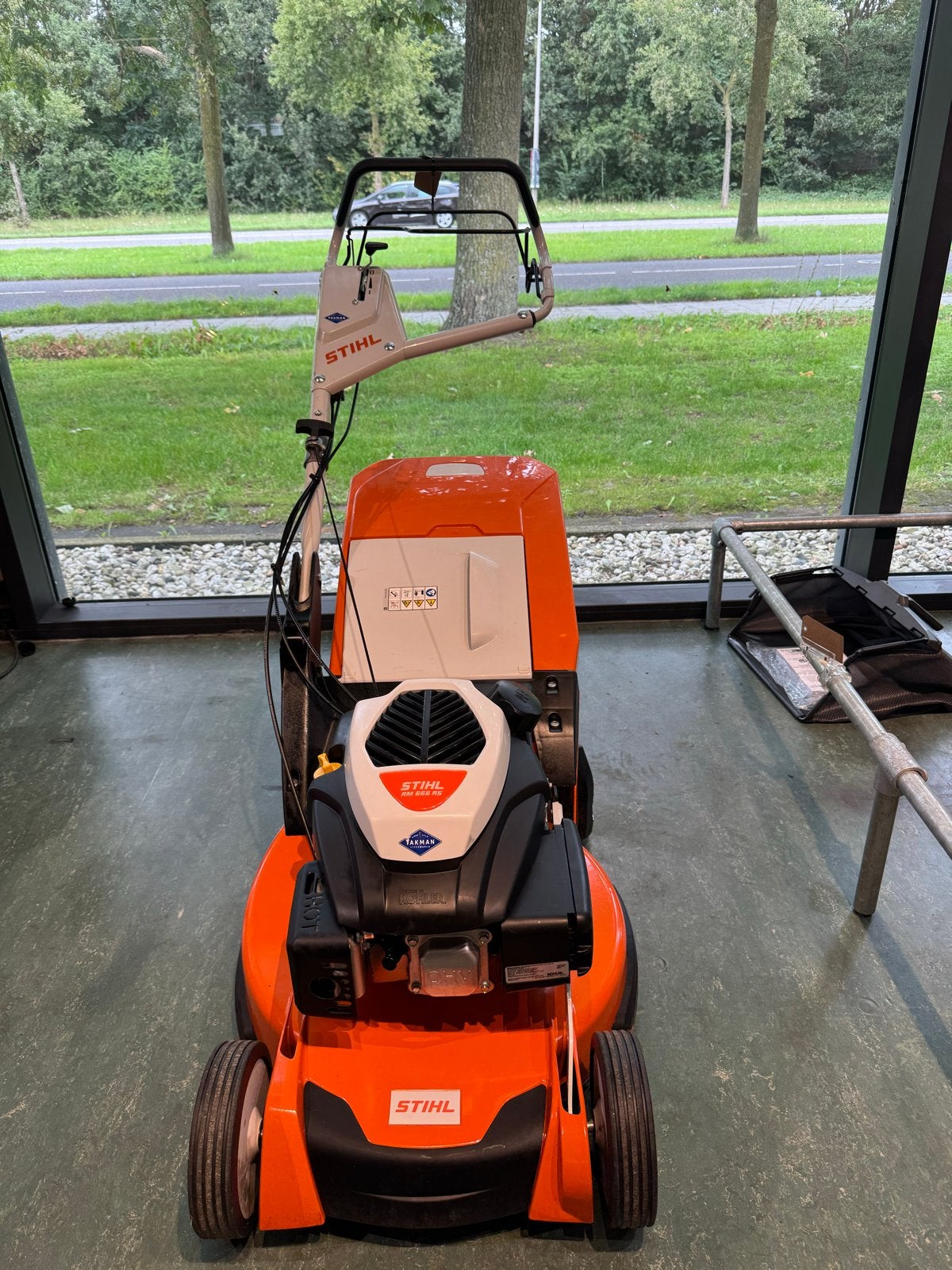 Stihl Benzine Grasmaaier - Zo goed als nieuw, Tuin en Terras, Cirkelmaaier, Ophalen of Verzenden, Zo goed als nieuw, Opvangbak