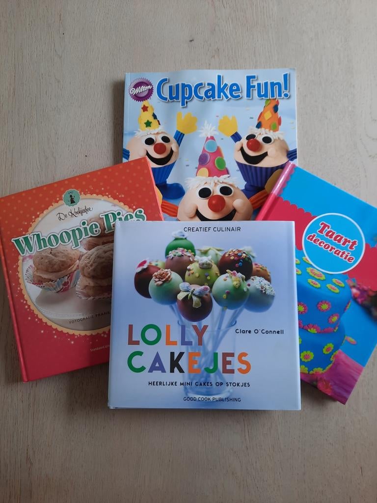 4x cupcakes, taarten en lollycakes, Boeken, Ophalen of Verzenden, Zo goed als nieuw