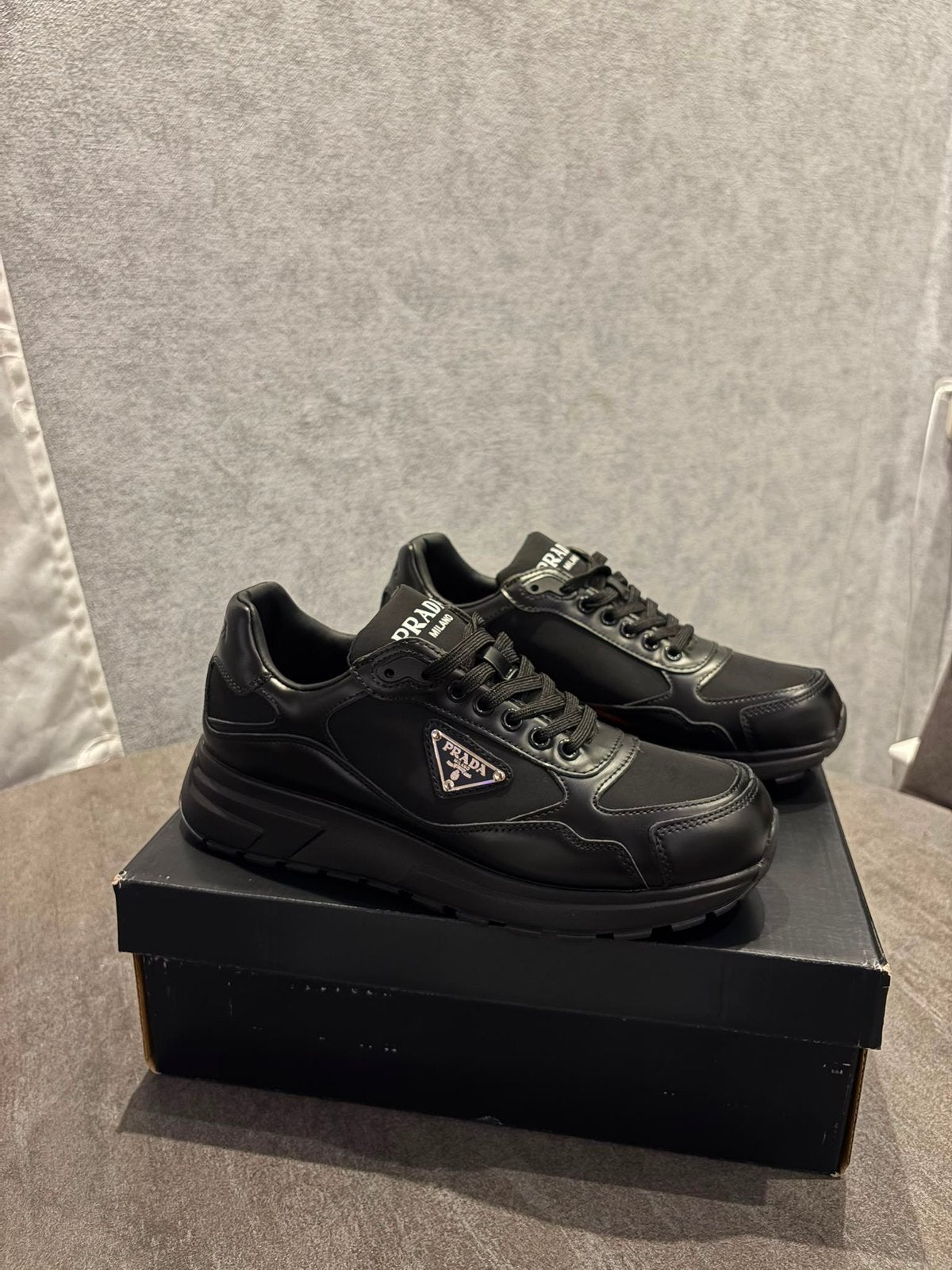 Prada runners 41 tot 44, Ophalen of Verzenden, Zo goed als nieuw, Zwart