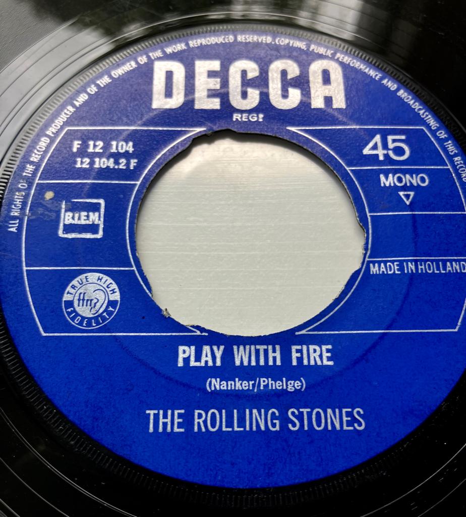 H8 rolling stones Play with fire HOL65 €5 , Originele persing, Ophalen of Verzenden, Gebruikt, Rock en Metal