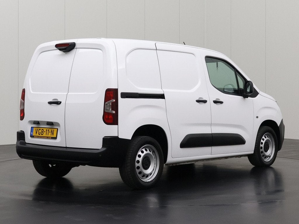Peugeot Partner 1.5 BlueHDI Asphalt | 3-Persoons | Navigatie, Auto's, Voorwielaandrijving, Gebruikt, 4 cilinders, Multifunctioneel stuurwiel