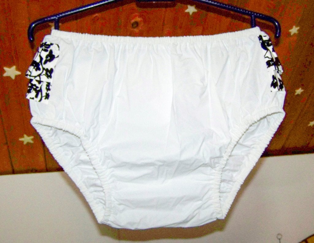 plastic broek pull on maat M met achterzijde ruches., Diversen, Verzenden, Nieuw