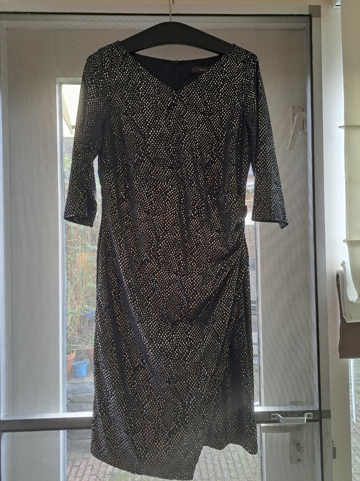 Vera Mont feestjurk met gouden print, maat 40, Ophalen of Verzenden, Zo goed als nieuw, Maat 38/40 (M), Blauw