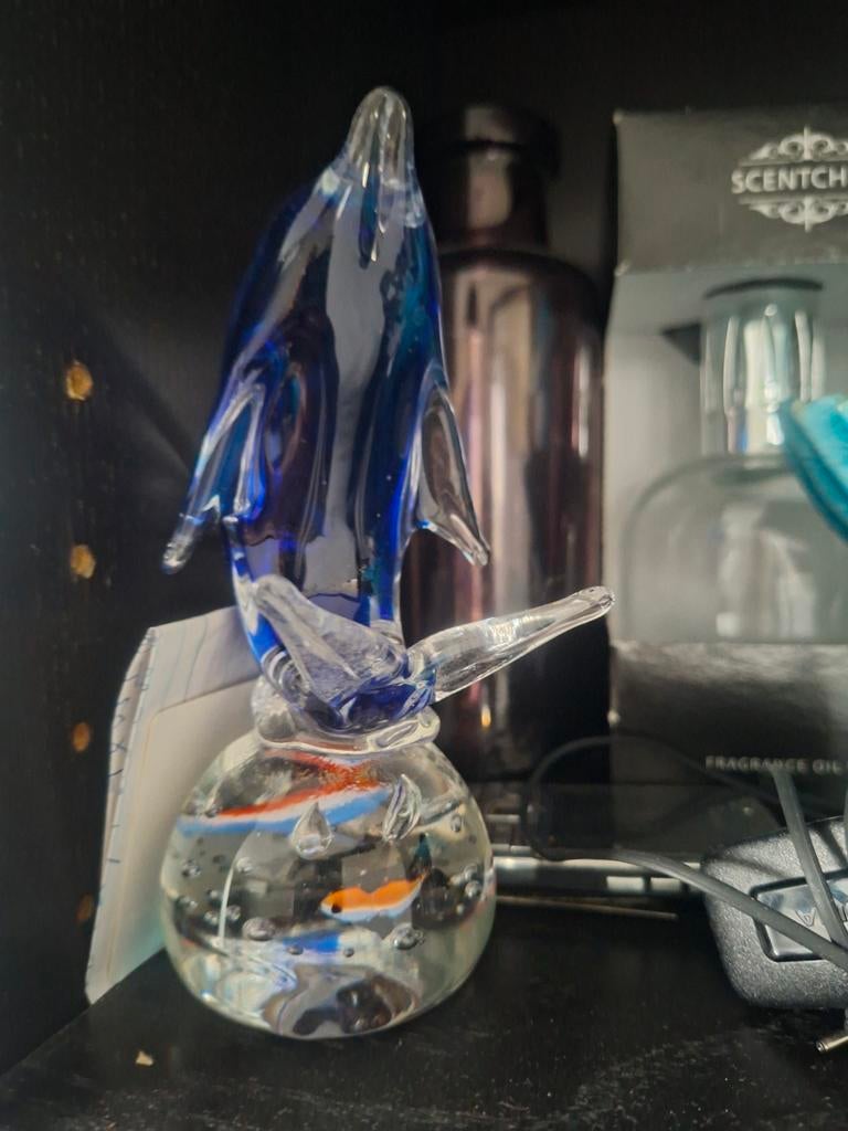 Murano Glazen dolfijn met vissen in bol - Decoratief object, Antiek en Kunst, Ophalen of Verzenden