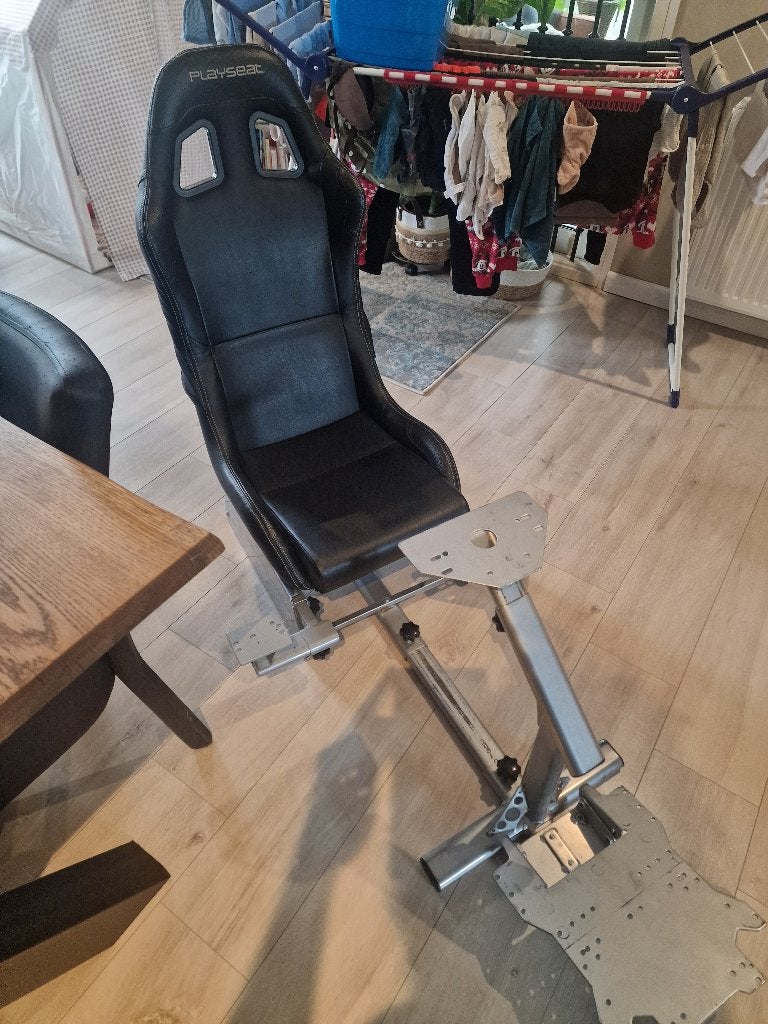 Te koop: Playseat Evolution race simulator cockpit., Racestoel, PlayStation, Zo goed als nieuw, Playseat