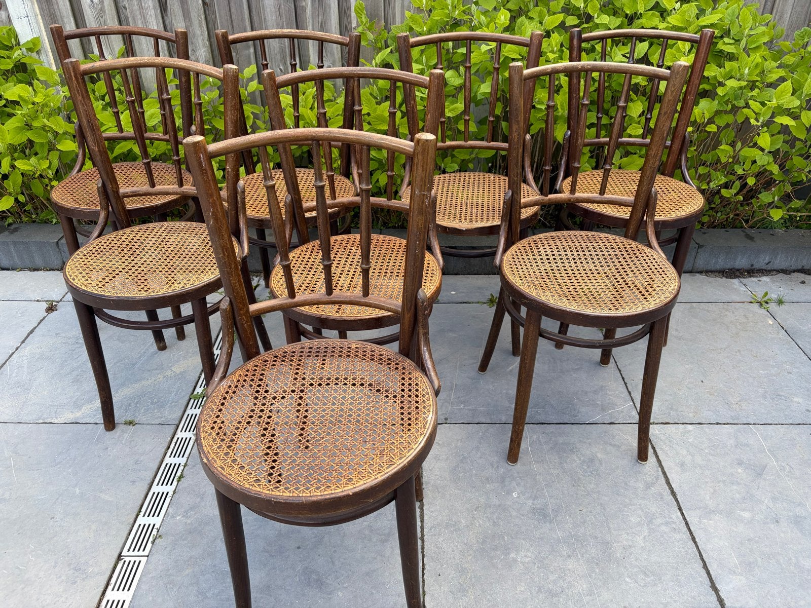 4 Vintage Thonet Romania Webbing Stoelen - Klassiek Design, Antiek en Kunst, Antiek | Meubels | Stoelen en Banken, Ophalen