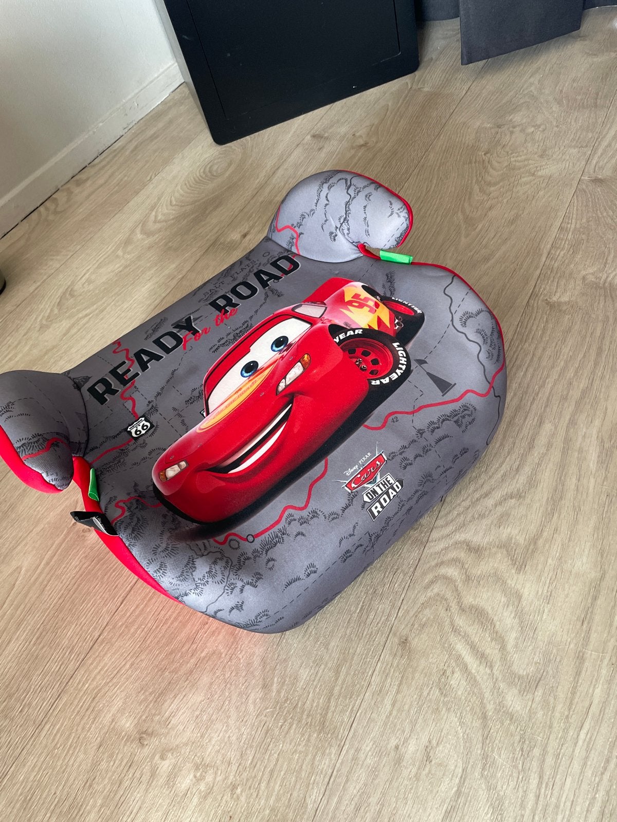 Cars zitverhoger - Bliksem McQueen, Kinderen en Baby's, 22 t/m 36 kg, Ophalen, Overige merken, Gebruikt