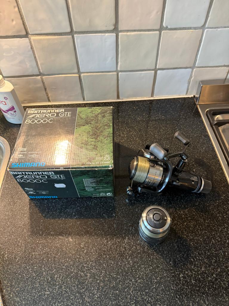 Shimano Baitrunner Aero GTE 8000C Vismolen, Ophalen, Zo goed als nieuw, Molen
