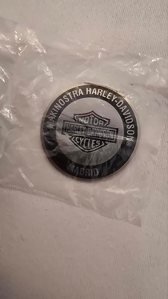 Harley-Davidson Madrid Kinostra Embleem/Badge, Motoren, Ophalen of Verzenden