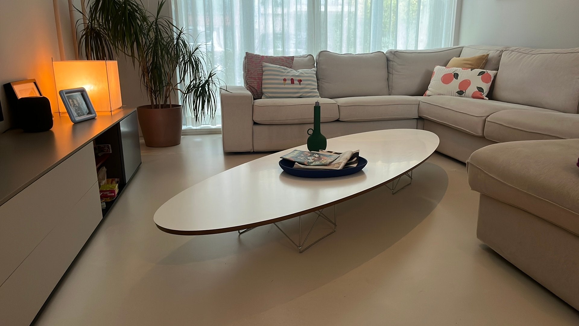 Vitra Elliptical Table ETR (Surfboard Table) wit, 200 cm of meer, Zo goed als nieuw, Overige houtsoorten, Modern
