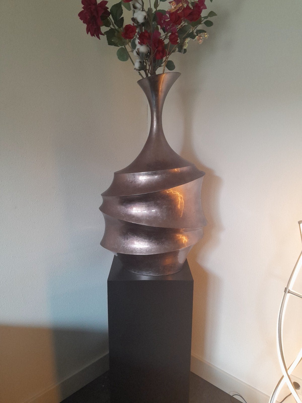 Design vaas van hout met zuil, bloemist van Gurp, Ophalen, Gebruikt, Op voet, Bruin