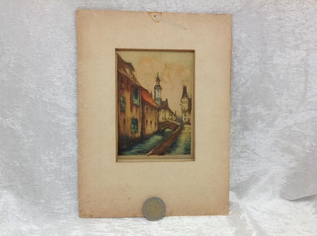 Oude ingekleurde ets met sfeervol stadsgezicht, Ets, Stadsgezicht, Ophalen of Verzenden, 9 cm