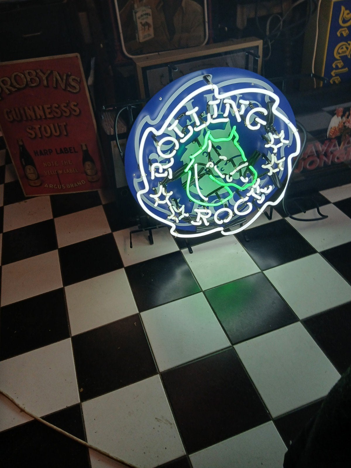 Rolling rock neon, Ophalen, Lichtbak of (neon) lamp