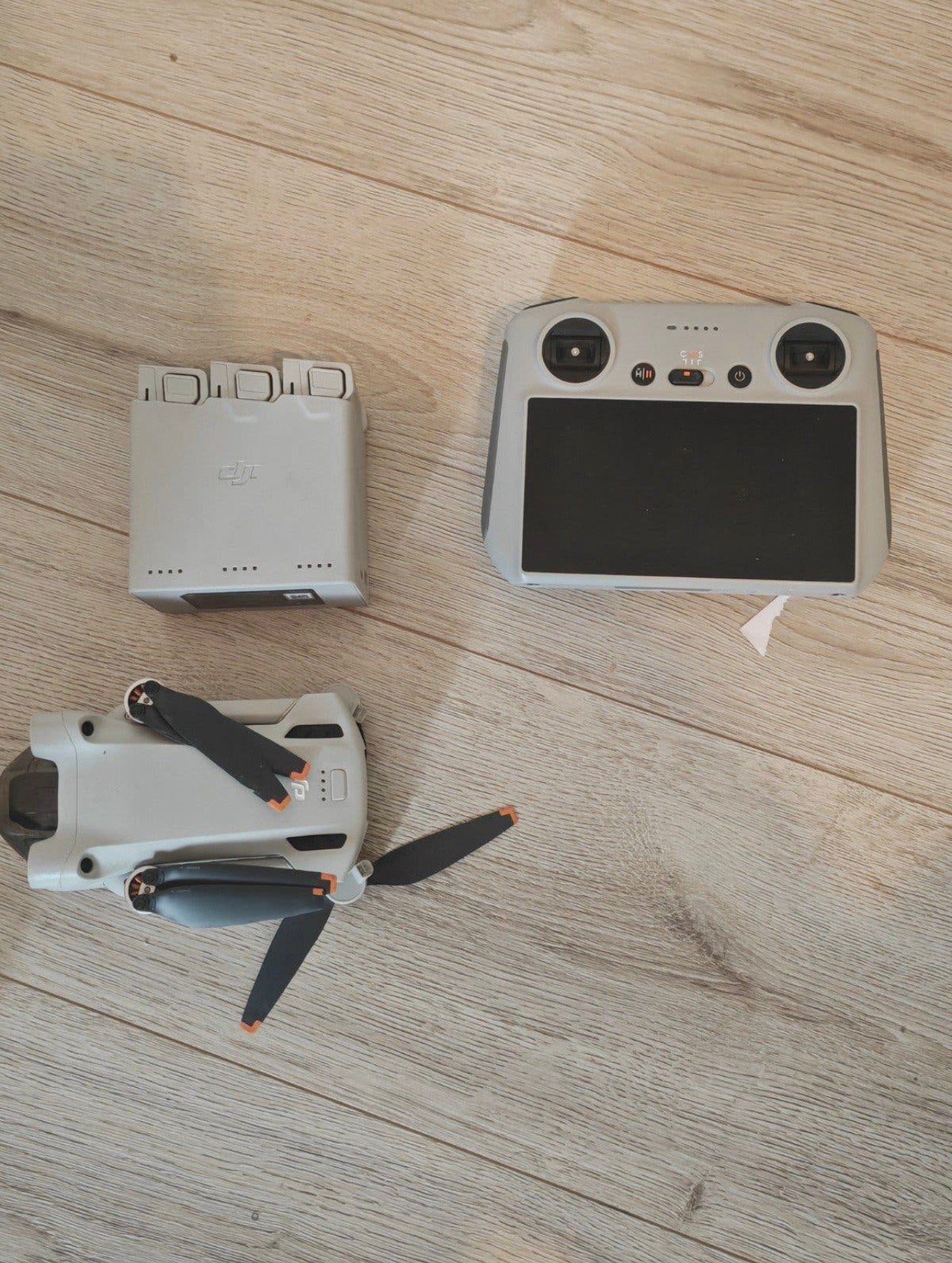 DJI Mini 3 pro met Smart controller & 3 accus + tas, Ophalen, Gebruikt, 30 tot 45 minuten, Cameradrone