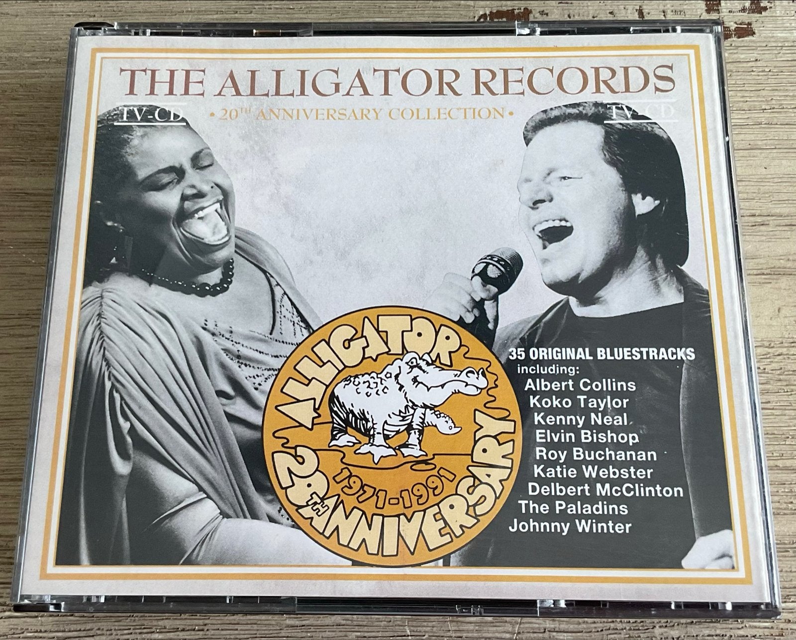 The Alligator Records 20th Anniversary Collection CD, Ophalen of Verzenden, Zo goed als nieuw, Inclusief boekje, Verzamelalbum