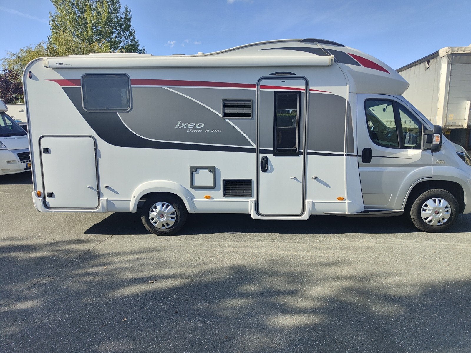 Burstner Ixeo Time it 700 - Luxe Half-integraal Camper, Caravans en Kamperen, Standaard zit, Fiat, 6 tot 7 meter, Raamblindering