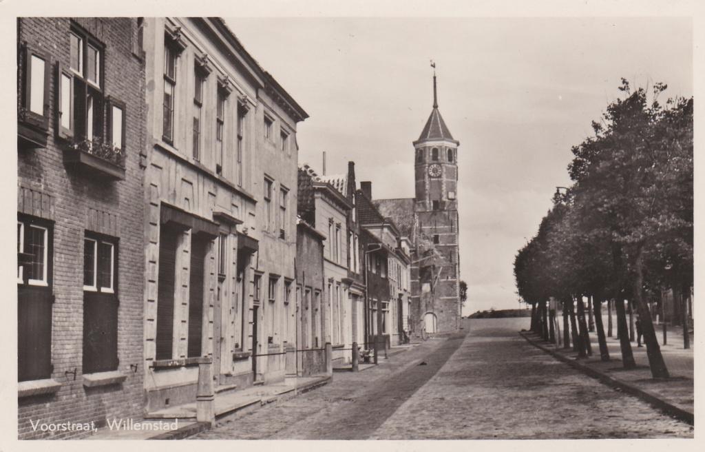 GA1438 Willemstad Voorstraat Dinteloord Klundert 1951, Verzamelen, Verzenden, 1940 tot 1960, Gelopen, Noord-Brabant