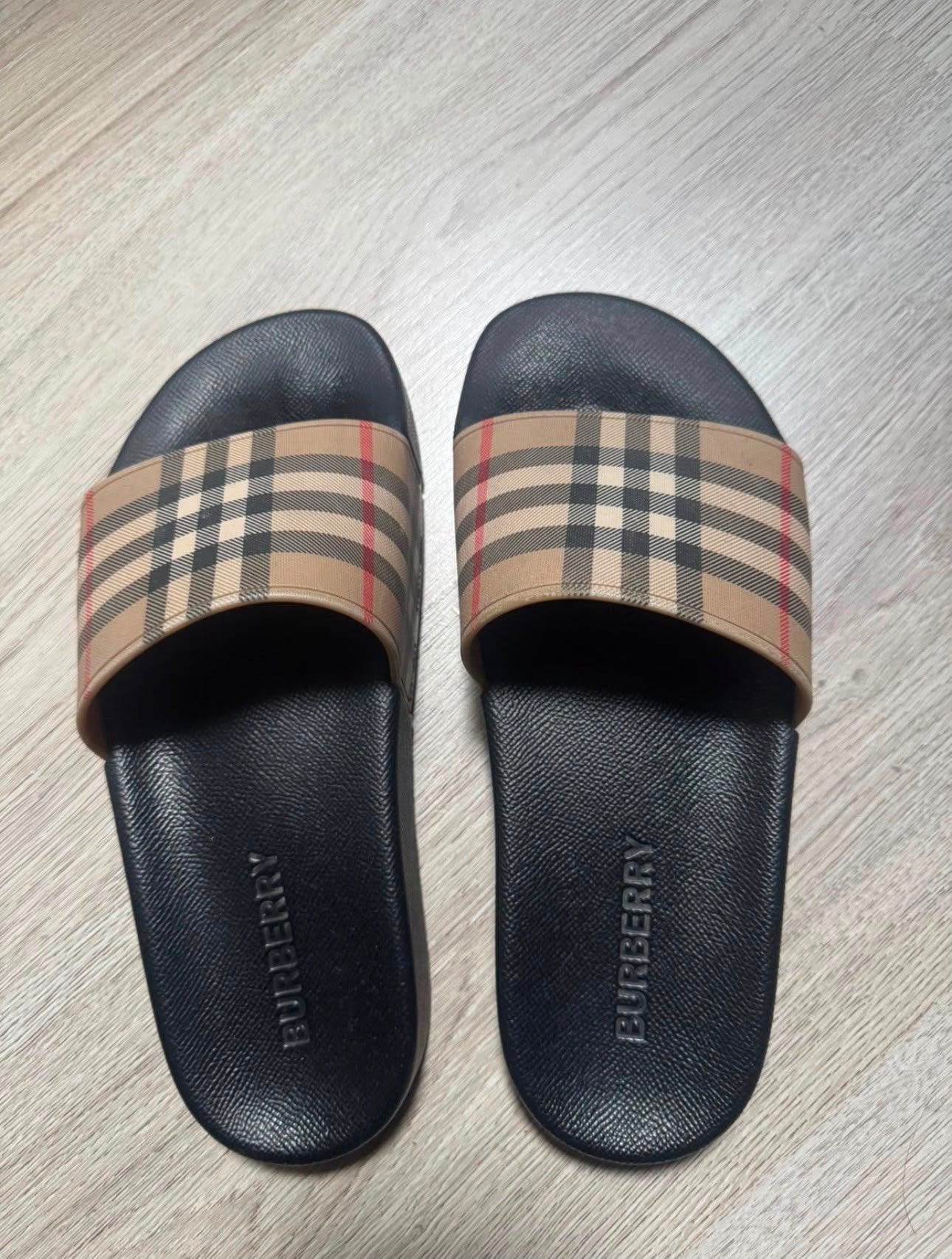 Burberry slippers maat 39, Slippers, Zwart, Ophalen of Verzenden, Zo goed als nieuw