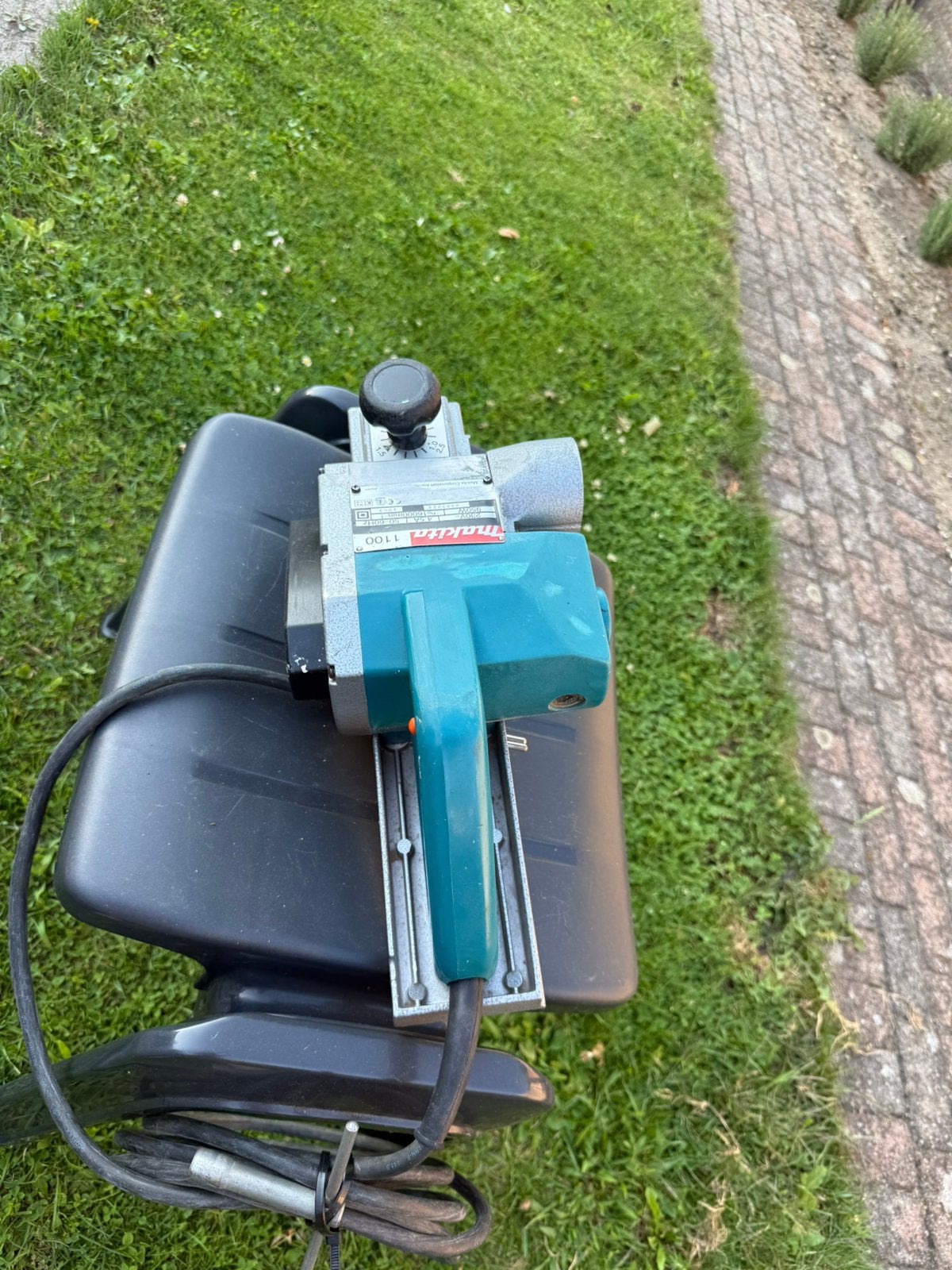 Makita 1100 elektrische schaafmachine, Doe-het-zelf en Verbouw, Schaafmachines, Ophalen of Verzenden, Zo goed als nieuw