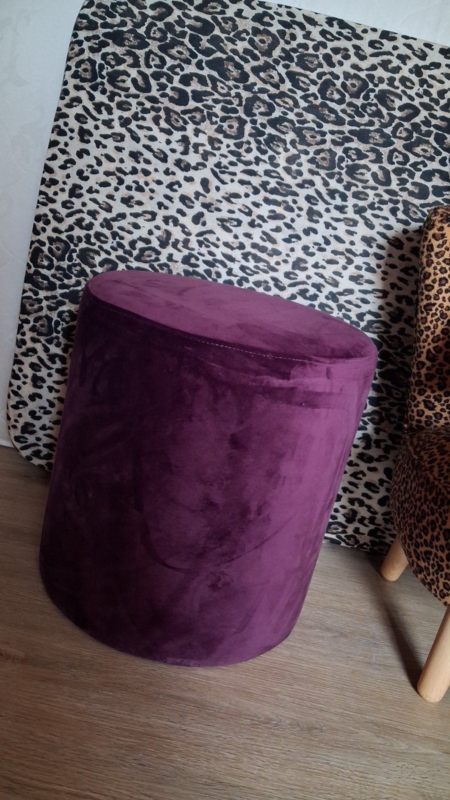 Paarse velvet poef - GRATIS OPHALEN, Ophalen of Verzenden, Gebruikt, Rond, Stof