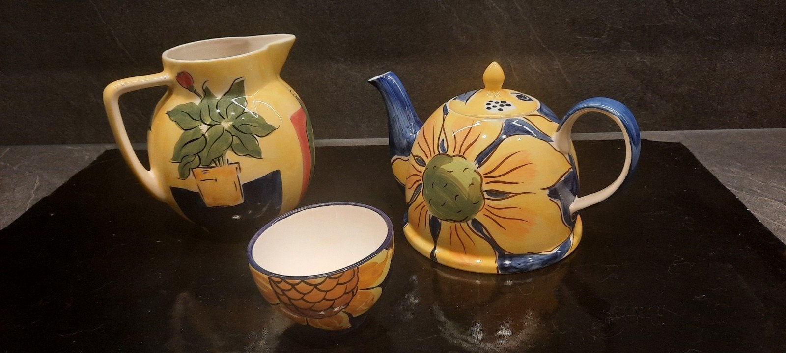 Kleurrijke vintage theeset – theepot, kan & schaaltje, Overige merken, Keramiek, Ophalen of Verzenden, Zo goed als nieuw