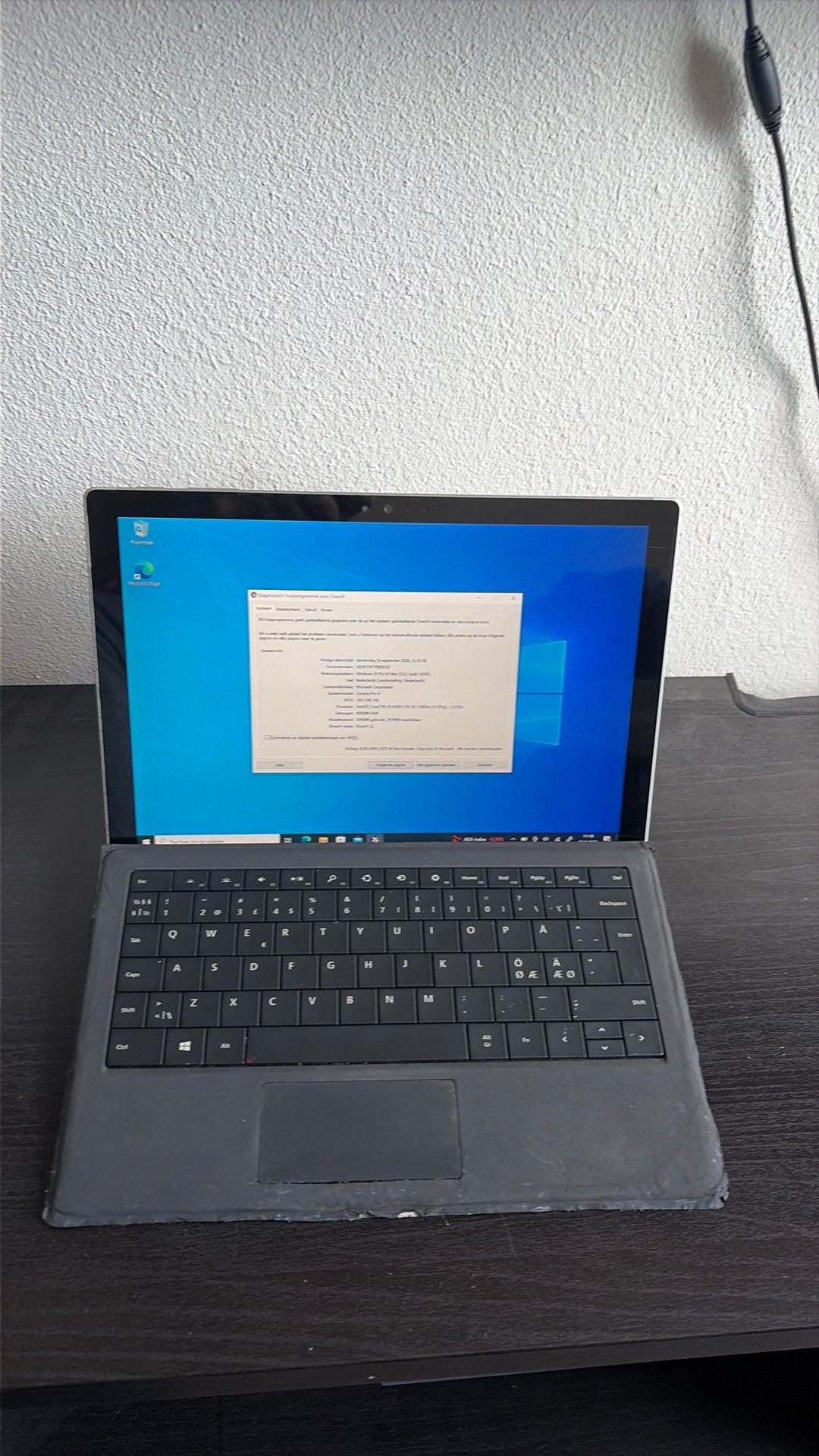 Surface Pro 4 i5 / 4GB (Barst scherm + Scandinavisch KB), Computers en Software, Windows Tablets, Gebruikt, 12 inch, Ophalen of Verzenden