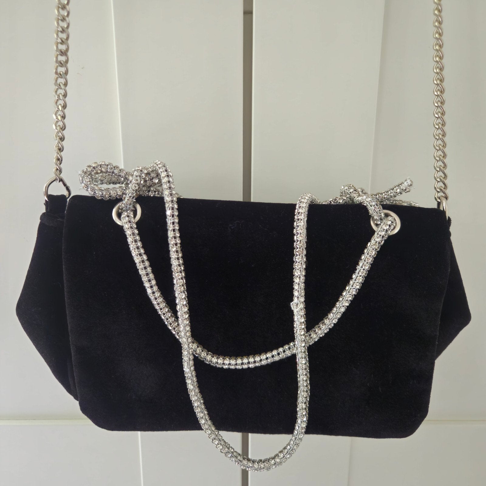 Zwart fluwelen tasje met zilveren ketting, Ophalen of Verzenden, Zo goed als nieuw, Zwart
